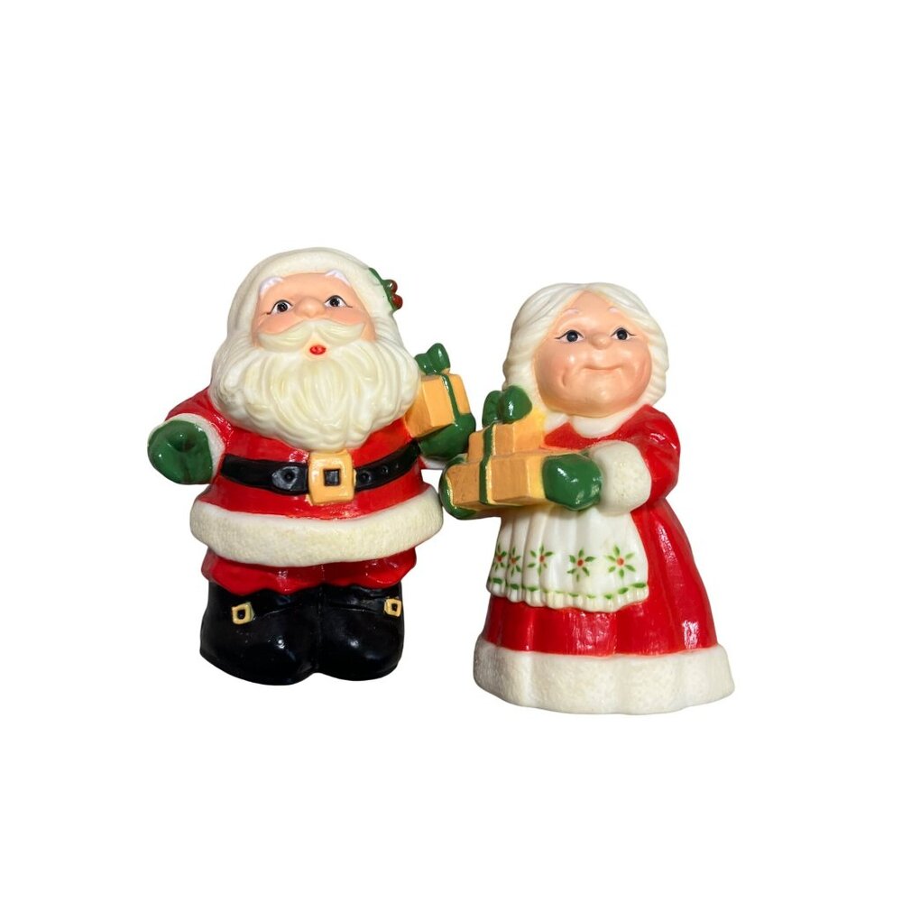 Hallmark Santa & Mrs. Claus Plastic Salt & Pepper Shakers Christmas Decor Vintag